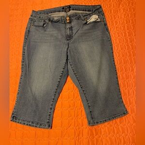 Women’s d.jeans size 20W 16”inseam